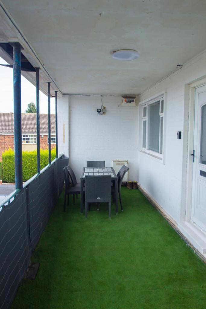 Hilltop Place Suites Near Doncaster Racecourse Номер фото